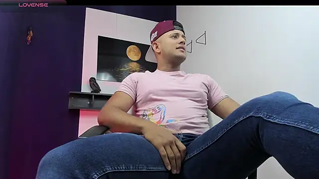 Snapshot of Marcos_garcias chatting on March 9, 2025, 10:08 am Marcos garcias online show from March 9, 2025, 10:08 am