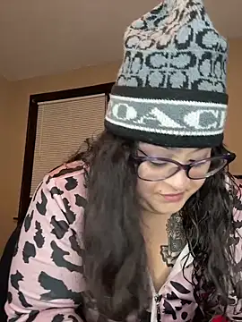 tillymarie34 online show from December 21, 2025, 2:13 am