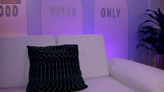 StacyWoods online show from April 9, 2026, 12:11 pm