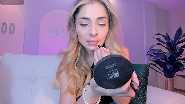 StacyWoods online show from April 23, 2026, 11:49 am