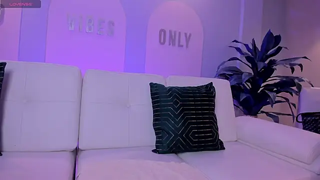 StacyWoods online show from April 7, 2026, 11:45 am