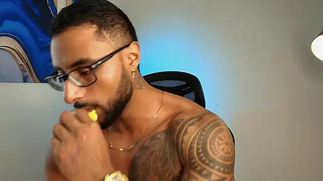 Snapshot of LiamGarcia1 chatting on February 10, 2026, 2:38 pm LiamGarcia1 online show from February 10, 2026, 2:38 pm