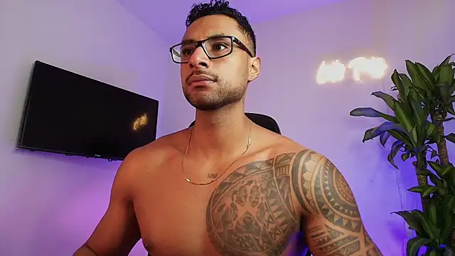 Snapshot of LiamGarcia1 chatting on December 18, 2025, 3:16 pm LiamGarcia1 online show from December 18, 2025, 3:16 pm