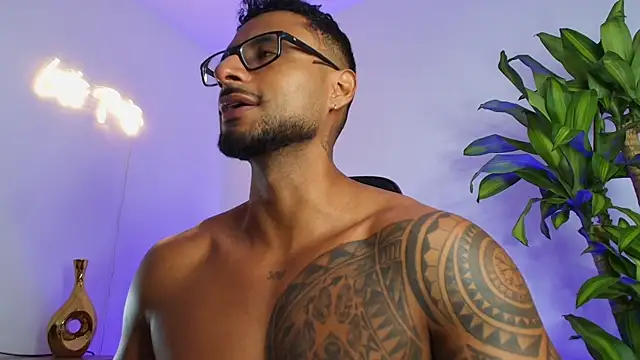 Snapshot of LiamGarcia1 chatting on December 16, 2025, 3:16 pm LiamGarcia1 online show from December 16, 2025, 3:16 pm