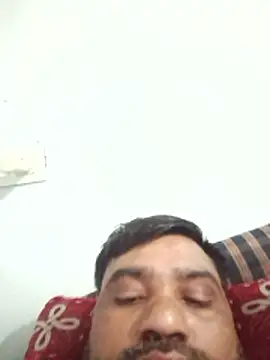 Snapshot of pintuS40 chatting on February 3, 2026, 12:43 am pintuS40 online show from February 3, 2026, 12:43 am