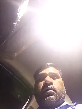 Snapshot of pintuS40 chatting on November 7, 2025, 3:05 pm pintuS40 online show from November 7, 2025, 3:05 pm