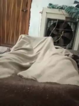 Snapshot of pintuS40 chatting on October 31, 2025, 11:11 pm pintuS40 online show from October 31, 2025, 11:11 pm