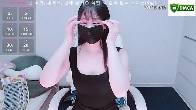 Snapshot of whitelee2 chatting on November 9, 2025, 12:42 pm whitelee2 online show from November 9, 2025, 12:42 pm