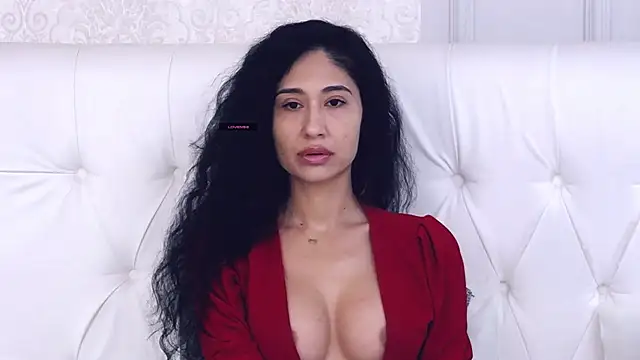 VanessaCulpo online show from November 6, 2025, 3:38 pm