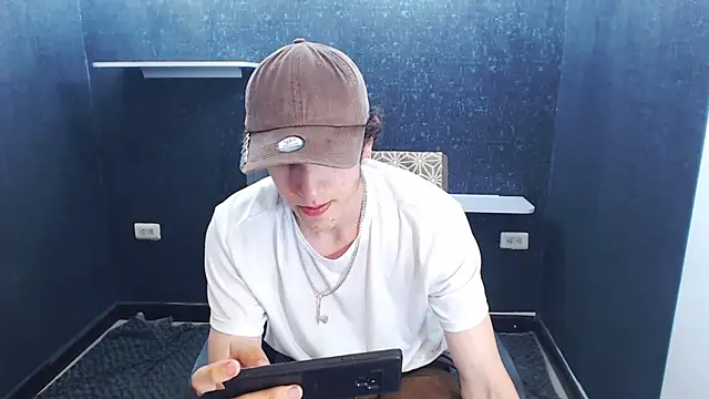 Kerverr  online show from November 25, 2025, 7:36 pm