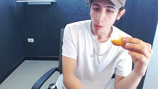 Kerverr  online show from December 15, 2025, 1:28 pm