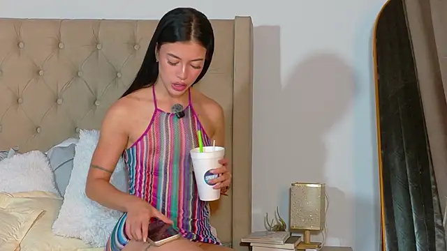 GeorginaHills online show from March 29, 2026, 12:56 am