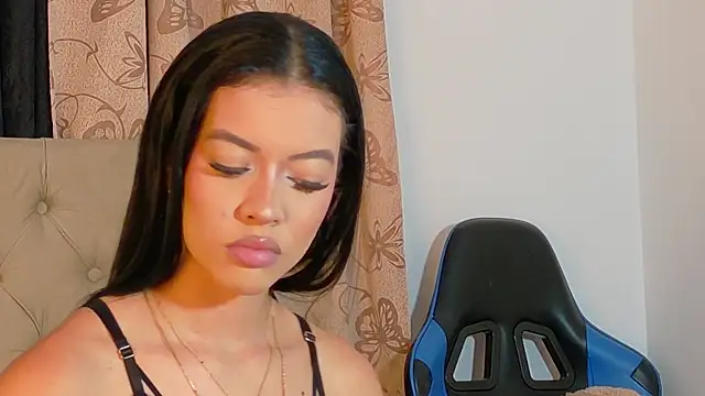 GeorginaHills online show from November 3, 2025, 9:18 pm