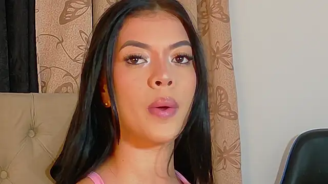 GeorginaHills online show from November 23, 2025, 4:11 am