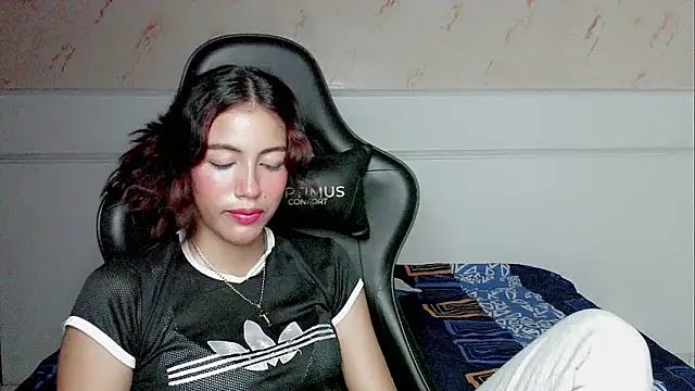 dayanita hot  online show from February 8, 2025, 1:22 pm