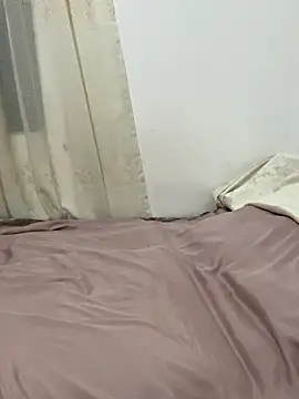 Jecy bee online show from November 12, 2025, 6:23 pm