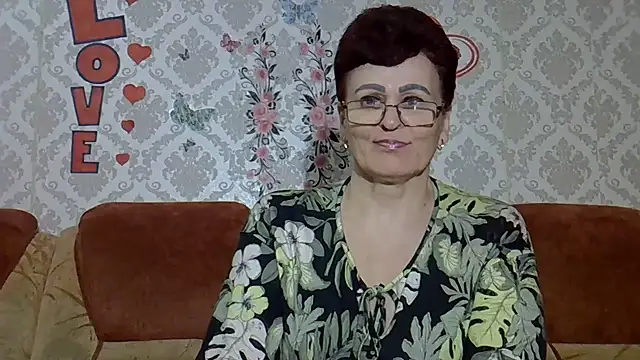 Snapshot of PaulaGolden chatting on July 4, 2026, 7:29 pm PaulaGolden online show from July 4, 2026, 7:29 pm