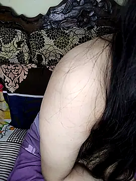 Snapshot of Fair-magic-woman chatting on February 5, 2026, 9:21 pm Fair-magic-woman online show from February 5, 2026, 9:21 pm