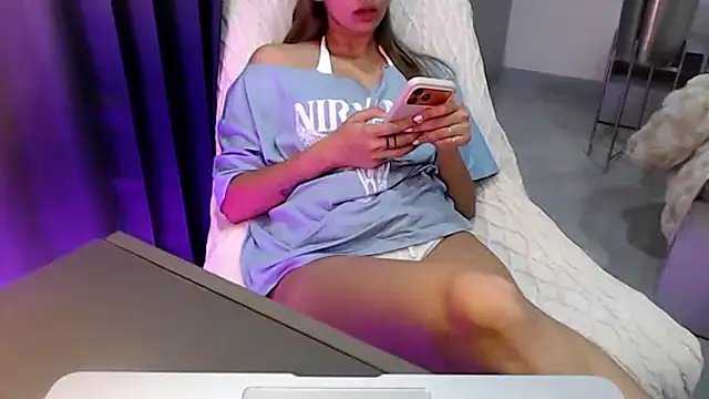 Snapshot of trippy_tina chatting on July 10, 2026, 6:19 pm trippy tina online show from July 10, 2026, 6:19 pm