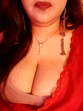 Snapshot of Suhanakhan00 chatting on July 19, 2026, 9:28 am Suhanakhan00 online show from July 19, 2026, 9:28 am