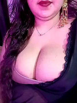 Snapshot of Suhanakhan00 chatting on May 14, 2026, 10:01 am Suhanakhan00 online show from May 14, 2026, 10:01 am