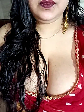 Snapshot of Suhanakhan00 chatting on May 29, 2026, 12:33 pm Suhanakhan00 online show from May 29, 2026, 12:33 pm