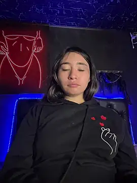 Sophie LS online show from December 23, 2025, 2:22 am