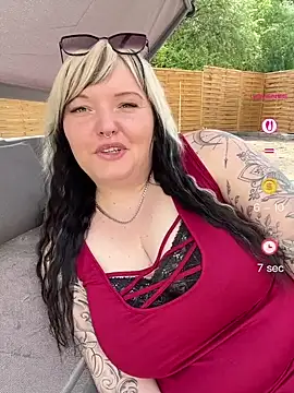 Snapshot of CurvyAngelina_Official chatting on May 10, 2026, 10:19 am CurvyAngelina Official online show from May 10, 2026, 10:19 am