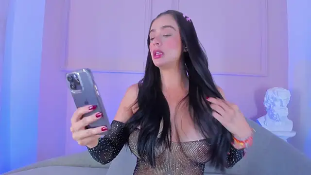 victoria milann online show from January 19, 2026, 2:21 pm