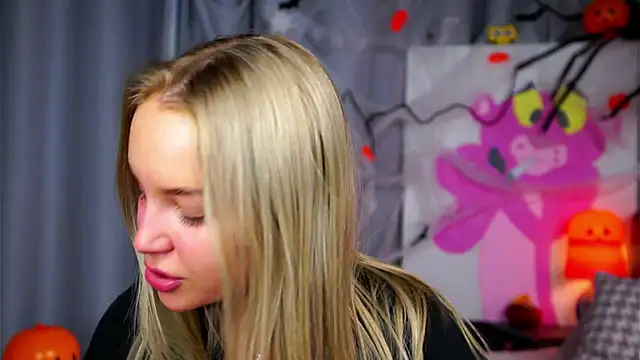 Snapshot of AftonConnett chatting on October 31, 2025, 1:02 am AftonConnett online show from October 31, 2025, 1:02 am