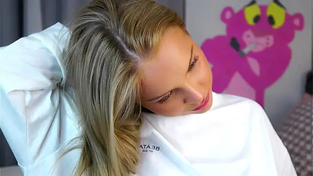 Snapshot of AftonConnett chatting on November 18, 2025, 1:10 am AftonConnett online show from November 18, 2025, 1:10 am