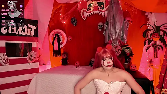 Snapshot of Lizzie-Evans chatting on October 31, 2025, 12:13 pm Lizzie-Evans online show from October 31, 2025, 12:13 pm