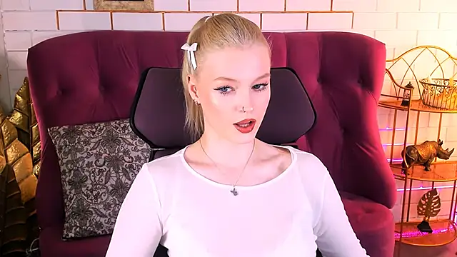 Snapshot of GraceGlamour chatting on November 28, 2025, 1:11 pm GraceGlamour online show from November 28, 2025, 1:11 pm