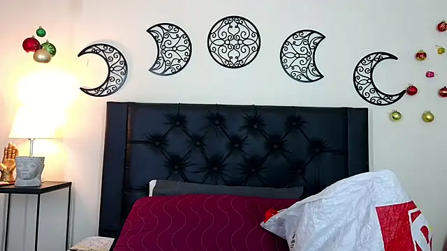 PamelaMK online show from December 1, 2025, 6:20 pm