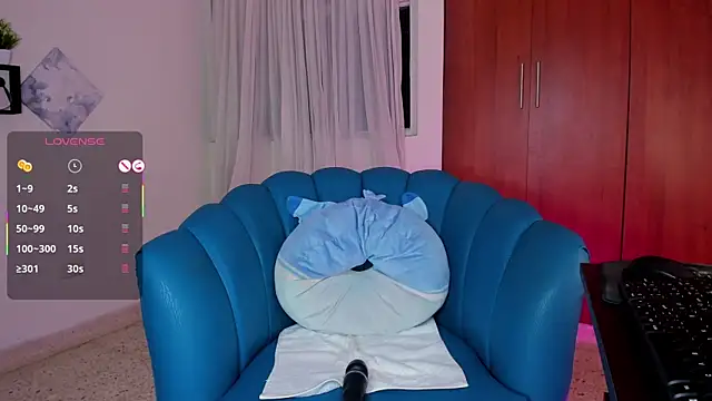 Snapshot of Julie_Markk chatting on November 14, 2025, 9:18 pm Julie Markk online show from November 14, 2025, 9:18 pm