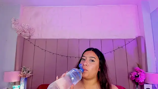 Snapshot of MollyBigBoobs12 chatting on October 30, 2025, 9:01 pm MollyBigBoobs12 online show from October 30, 2025, 9:01 pm