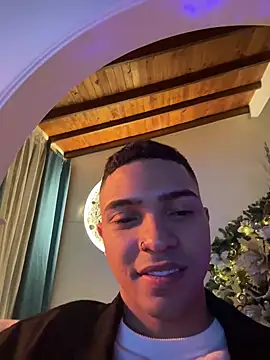 Snapshot of Thiago_Santo_ chatting on January 1, 2025, 8:13 am Thiago Santo online show from January 1, 2025, 8:13 am