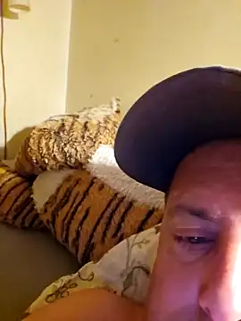 HeteroHotGuy1 online show from September 24, 2025, 6:58 pm