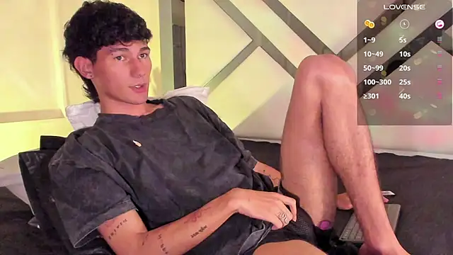 Snapshot of Alexx_tc chatting on February 19, 2025, 7:50 am Alexx tc online show from February 19, 2025, 7:50 am