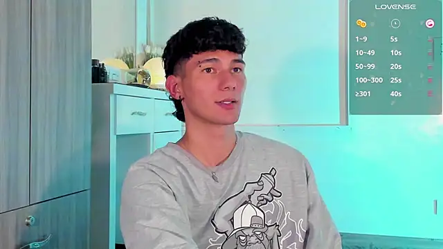 Snapshot of Alexx_tc chatting on March 13, 2025, 6:05 am Alexx tc online show from March 13, 2025, 6:05 am