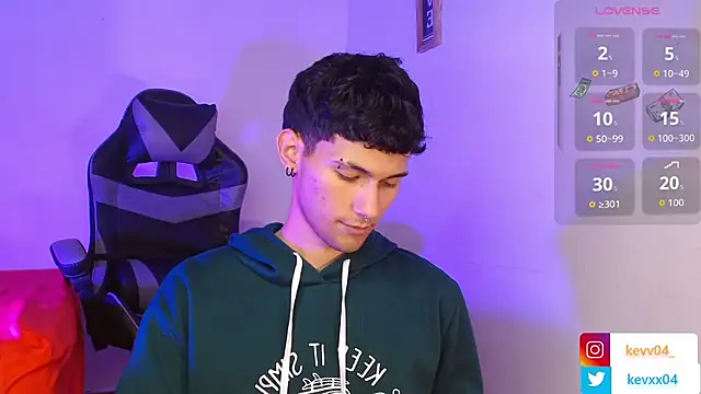 Snapshot of Alexx_tc chatting on November 8, 2025, 4:05 am Alexx tc online show from November 8, 2025, 4:05 am