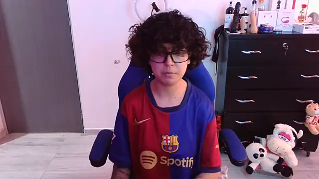 thomascooper7 online show from November 2, 2025, 7:52 pm