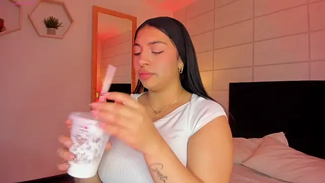 Snapshot of Christine_Laam chatting on January 16, 2026, 12:20 pm Christine Laam online show from January 16, 2026, 12:20 pm