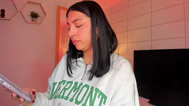 Snapshot of Christine_Laam chatting on December 17, 2025, 11:59 am Christine Laam online show from December 17, 2025, 11:59 am