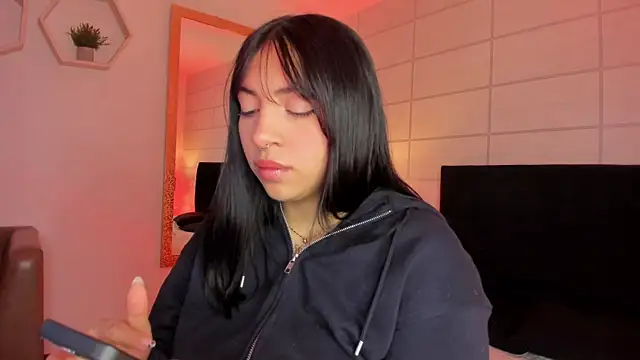 Snapshot of Christine_Laam chatting on January 13, 2026, 12:09 pm Christine Laam online show from January 13, 2026, 12:09 pm