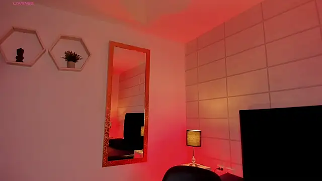 Snapshot of Christine_Laam chatting on December 22, 2025, 12:05 pm Christine Laam online show from December 22, 2025, 12:05 pm