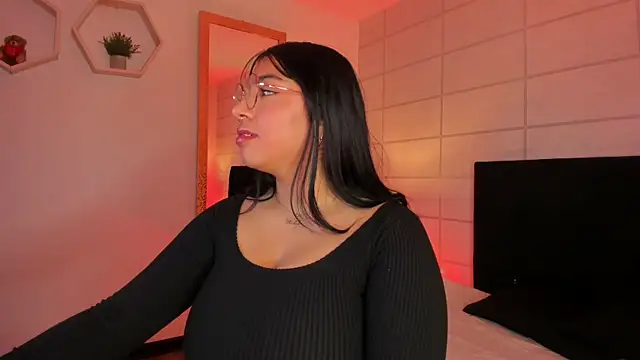 Snapshot of Christine_Laam chatting on January 10, 2026, 2:51 am Christine Laam online show from January 10, 2026, 2:51 am