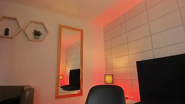 Christine Laam online show from November 8, 2025, 12:52 pm