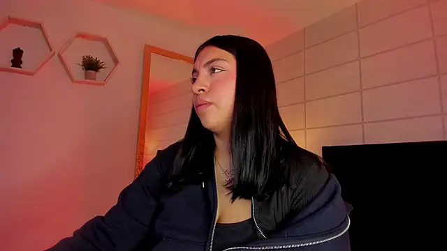 Snapshot of Christine_Laam chatting on December 19, 2025, 12:18 pm Christine Laam online show from December 19, 2025, 12:18 pm