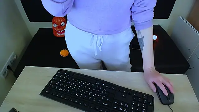 LaimaV  online show from October 31, 2025, 10:01 am